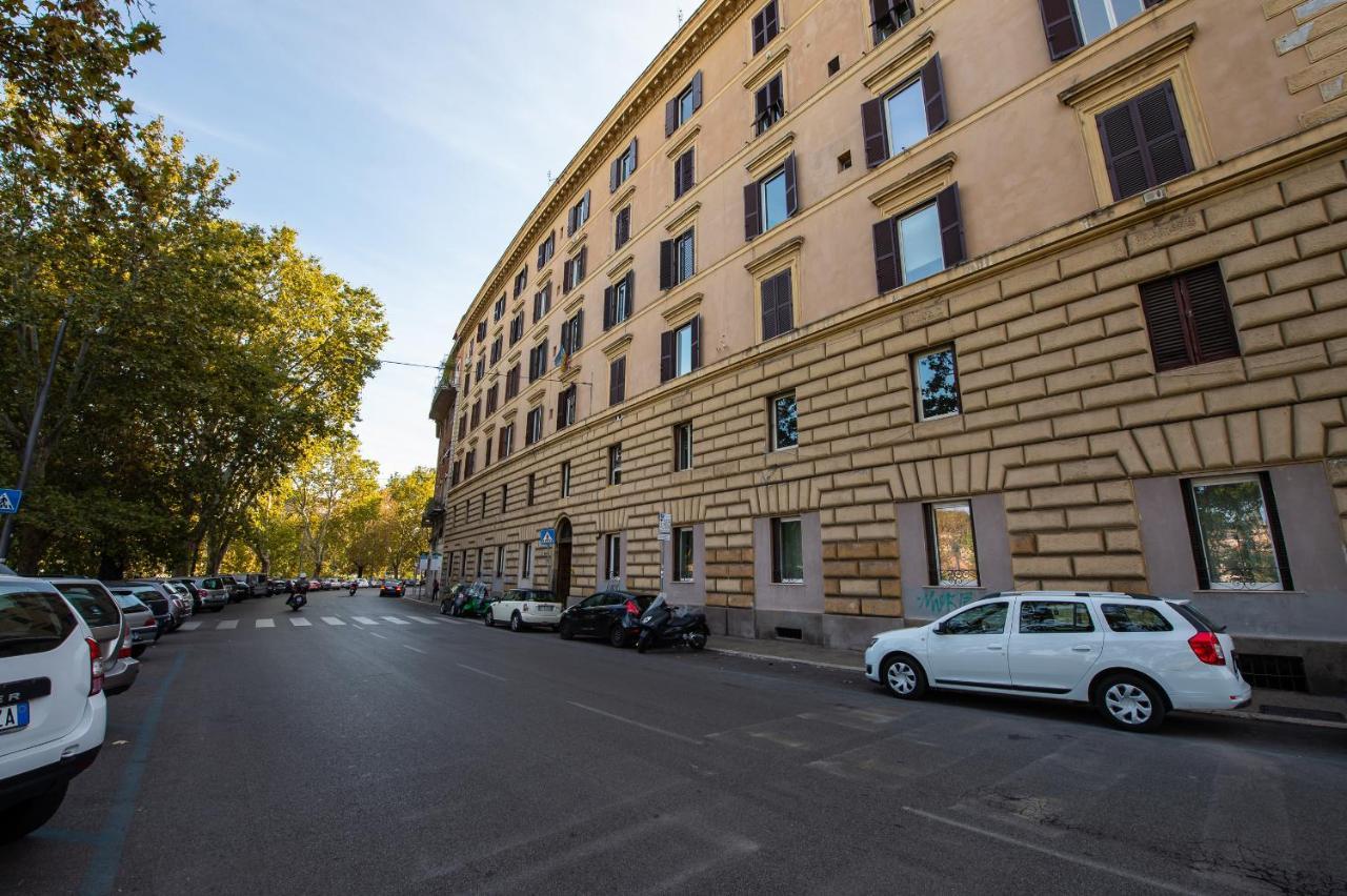 Lungotevere Ripa Rome Bagian luar foto